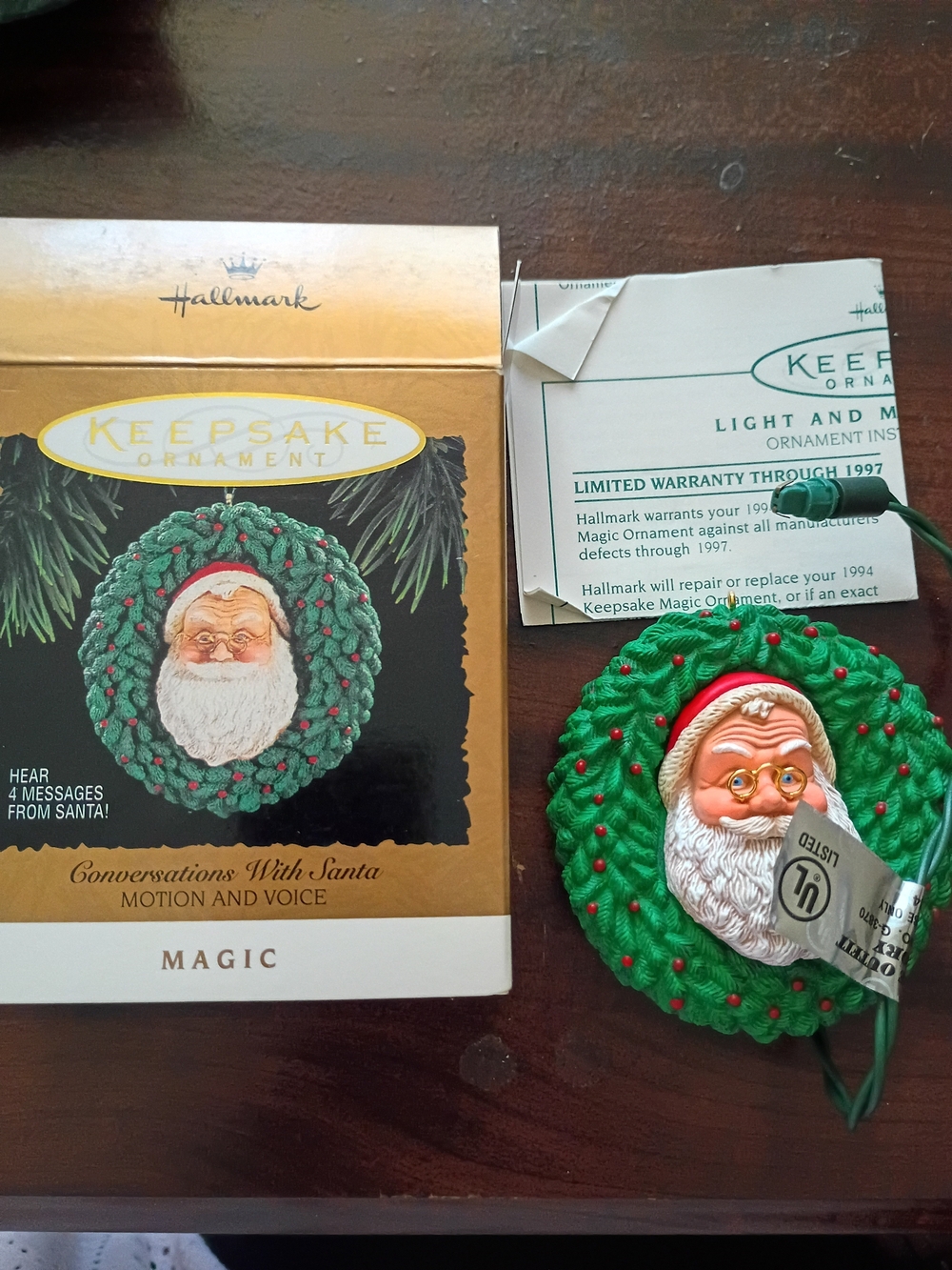1994 Hallmark Keepsake Ornament - Santa Wreath (Green, Red, White)